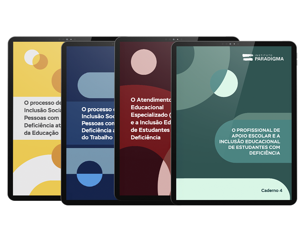 Quatro tablets lado a lado exibindo capas de cadernos educativos sobre inclusão do Instituto Paradigma.