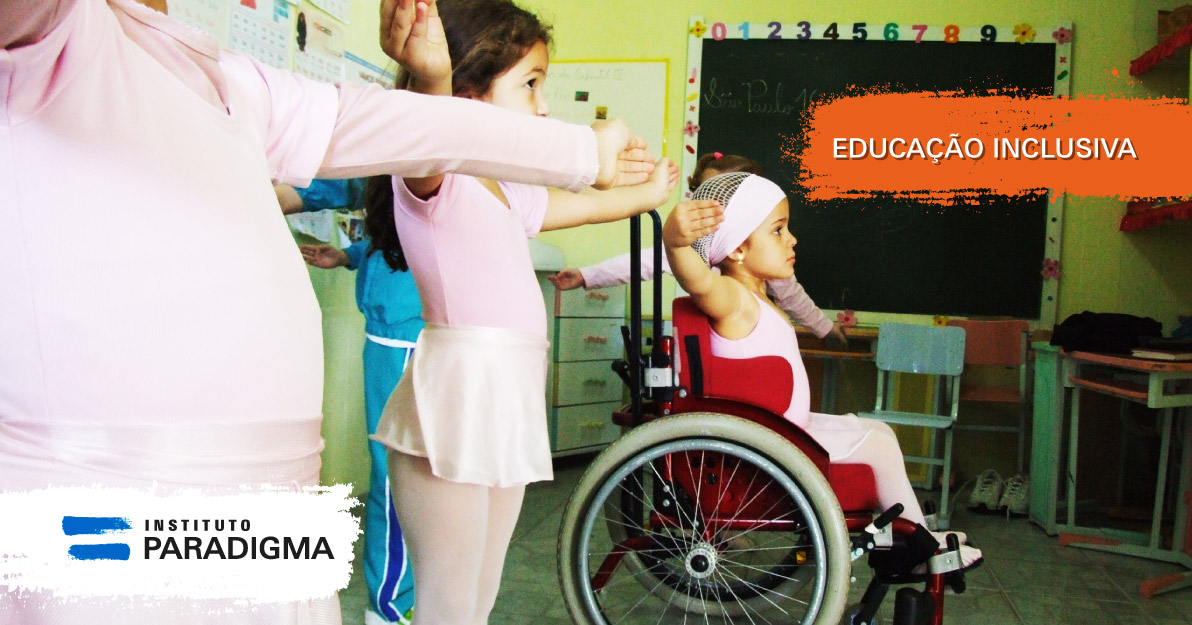 Crianças fazendo ballet. Uma delas em cadeira de rodas. Texto: Educação Inclusiva.